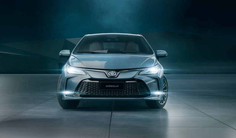 
								Corolla Sedán full									