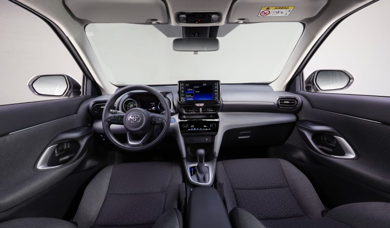 
								Yaris Cross full									