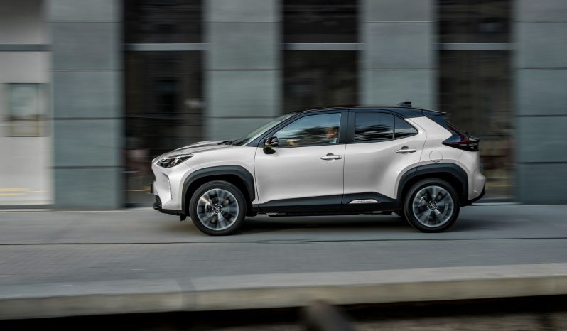 YARIS CROSS crossing